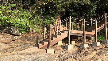 Uma aventura em pú foda com a buceta peluda da nicoly e a raspada da priscila