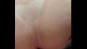 Comendo o cu da loirinha de férias na praia