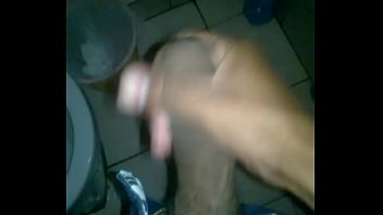 Gozando na punheta pra morena