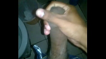 Gozando na punheta pra morena