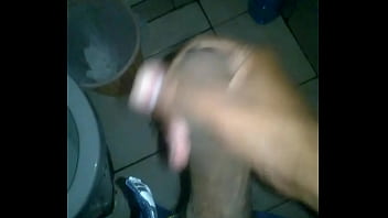 Gozando na punheta pra morena