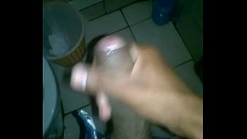 Gozando na punheta pra morena