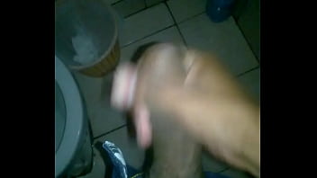 Gozando na punheta pra morena