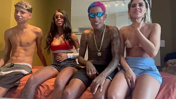 Coloquei a mina do parceiro pra me mamar ele não resistiu e entrou na brincadeira putaria das braba ele é bissexual completo não fechado no