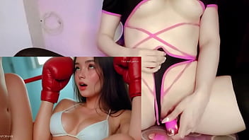 Hermosa chica fit recibiendo una cogida en el gym masturbandome con ia