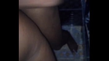 Puta humilha o corno com negão na festa de swing