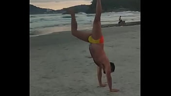 Hoje é um dia ruim pra ser uma rapariga que precisa de apoio pra plantar bananeira dragracebr #dragracebr