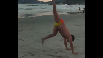 Hoje é um dia ruim pra ser uma rapariga que precisa de apoio pra plantar bananeira dragracebr #dragracebr