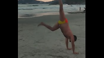 Hoje é um dia ruim pra ser uma rapariga que precisa de apoio pra plantar bananeira dragracebr #dragracebr