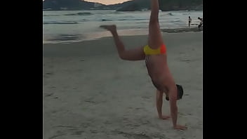 Hoje é um dia ruim pra ser uma rapariga que precisa de apoio pra plantar bananeira dragracebr #dragracebr