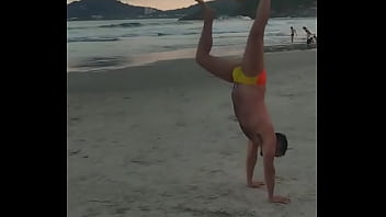 Hoje é um dia ruim pra ser uma rapariga que precisa de apoio pra plantar bananeira dragracebr #dragracebr