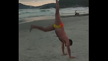 Hoje é um dia ruim pra ser uma rapariga que precisa de apoio pra plantar bananeira dragracebr #dragracebr