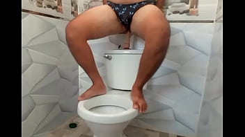 Nalguitas99 hot daddy encontre un dildo delicioso