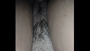 Hotwife peludinha quer que o marido soque gostoso na buceta ensopada