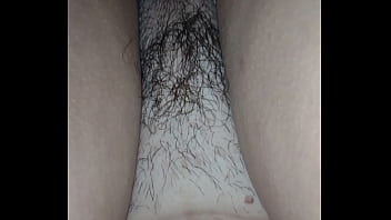 Hotwife peludinha quer que o marido soque gostoso na buceta ensopada