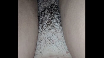 Hotwife peludinha quer que o marido soque gostoso na buceta ensopada