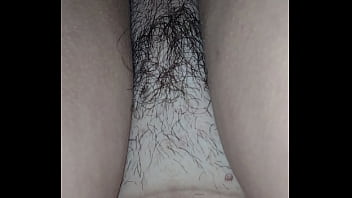 Hotwife peludinha quer que o marido soque gostoso na buceta ensopada