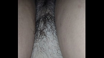 Hotwife peludinha quer que o marido soque gostoso na buceta ensopada