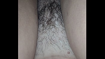 Hotwife peludinha quer que o marido soque gostoso na buceta ensopada