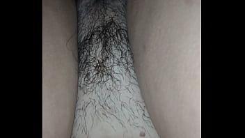 Hotwife peludinha quer que o marido soque gostoso na buceta ensopada