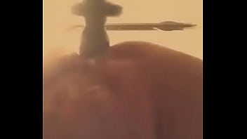 Dildo no cu e esfregando a rola