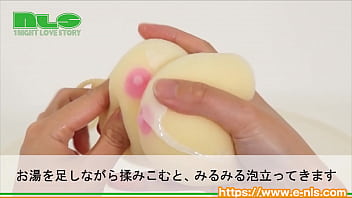 小振りながらしっかりおっぱいしています。モミモミしながら楽しいバスタイム