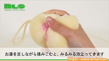 小振りながらしっかりおっぱいしています。モミモミしながら楽しいバスタイム