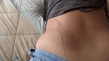 Great cumshot on my ass with jeans on i love having my whole body bathed in milk