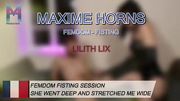 Mon cul s’est ouvert baveux dilaté sous son poing n’étais plus qu’un objet entre ses mains puissanteslil