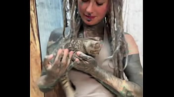 This little kitty loves my dreadlocks do youts play with your hair too #kittylove #dreadlockvibes #furryfrie