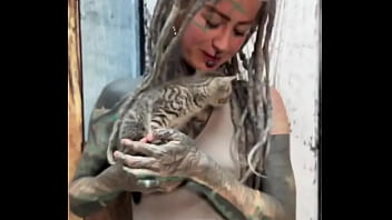 This little kitty loves my dreadlocks do youts play with your hair too #kittylove #dreadlockvibes #furryfrie