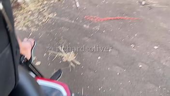 Encontrei uma casada fazendo caminhada e convidei para ir em casa tomar água mas ela tomou foi meu leite na cara