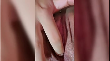 Rangel carlos enfiando o dedinho na bucetinha molhada