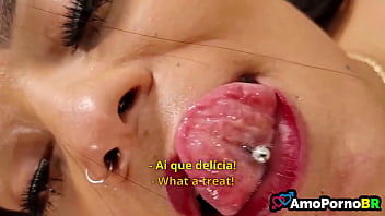 Comedor dela pegou ela pela cintura dá pra escutar ela gozando