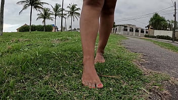 Fiquei peladinha andando no carro pela cidade e na praia pegando no pau do motorista