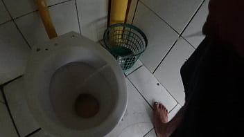 Fiquei peladinha andando no carro pela cidade e na praia pegando no pau do motorista