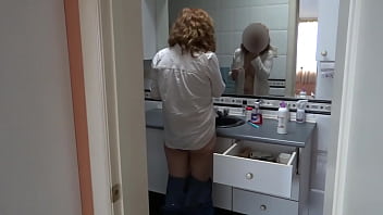 I get ready in the bathroom to have sex i'm horny and i need to fuck