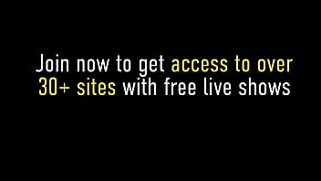 Maxine x takes her sex toy to the bathroom to play with them