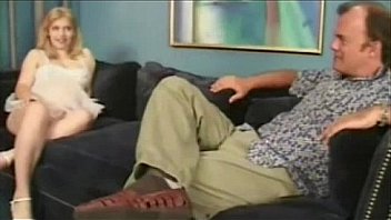 Shaving her pregnant pussy