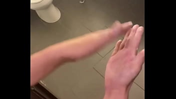 A fan found me on fremont st and asked for a hand job he seemed satisfied️book your session today bookah