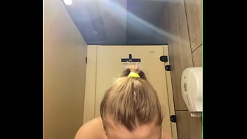 Natural tits bouncing so hot in gym