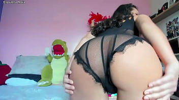 Morena gostosa fazendo ahegao e mostrando a bunda coloque seu pau espuleta