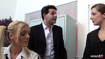 Female teacher and girl seduce to ffmm foursome orgy in classroom