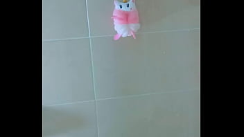 Nonton Stunning Tanned Babe Showers Off After A Wet Poolside Escape thumbnail