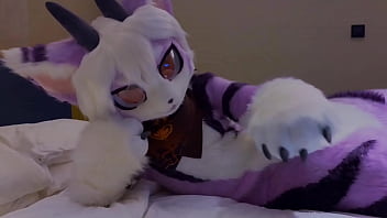 晚上了，快点到我身边来休息吧！