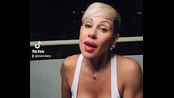 Mónica farro en casa