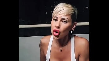 Mónica farro en casa