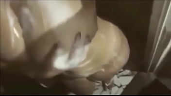 Euzinha tomando banho pra ficar cheirosinha