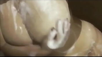 Euzinha tomando banho pra ficar cheirosinha