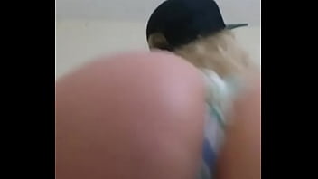 Loirinha gostosa demais rabuda